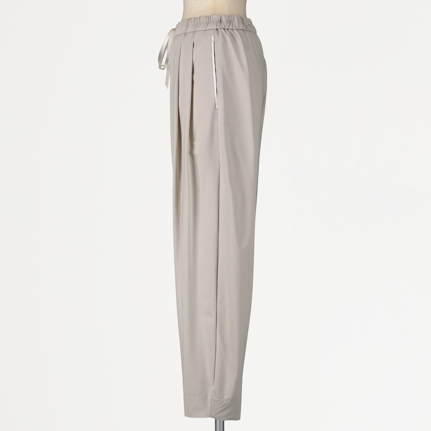 Shiny high-gauge relaxed pants