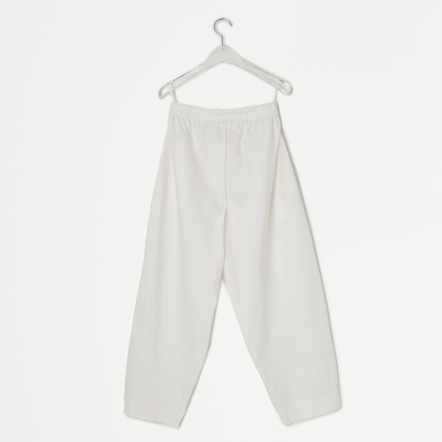 Shiny high-gauge relaxed pants